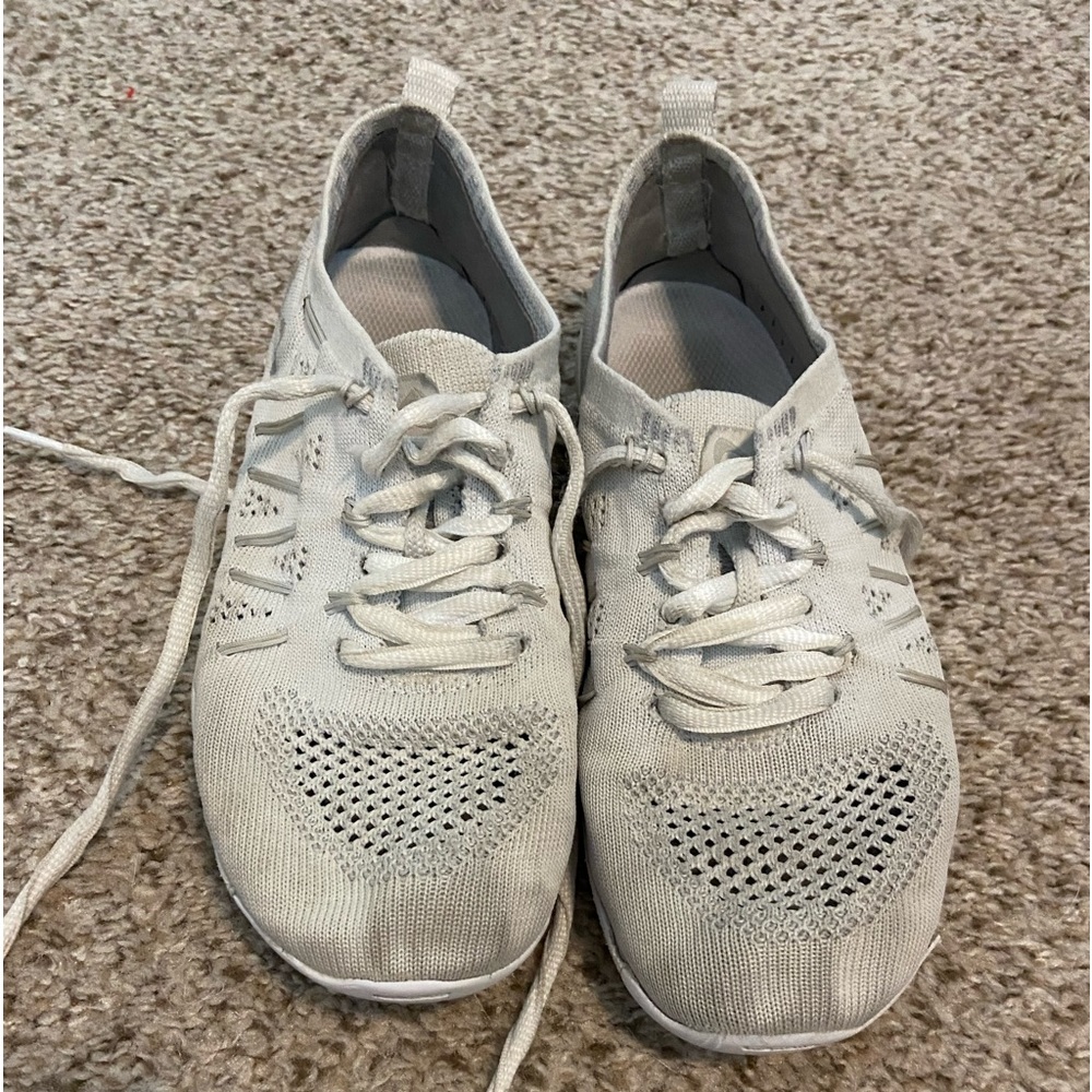 Nfinity Flyte sz 4 cheer shoes very good condition